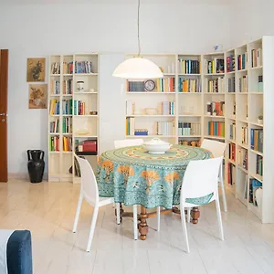 https://the-book-house-chiavari-500-metri-dal-mare.hotelitalianriviera.com